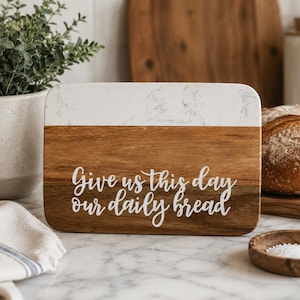 Christliches Schneidebrett, handbemalt mit Bibelversen, Serviertablett, rustikale Küchendekoration, Geschenk zum Einzug, für Gastgeber, Hochzeit, Glaube