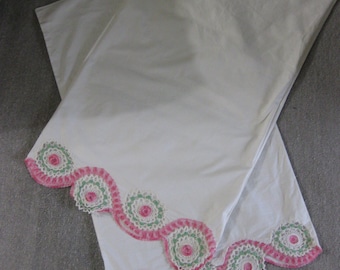 Vintage crocheted edge pillow cases, pair of pillow slips, pink and green crochet, flower centre