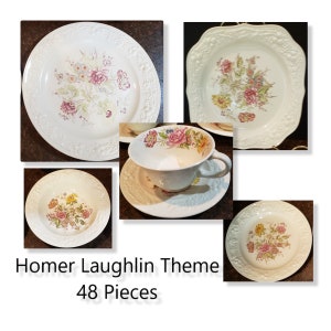 Könnte beinhalten: Ein 48-teiliges Homer Laughlin Geschirr-Set mit floralem Design. Das Set beinhaltet Teller, Schalen, Tassen und Untertassen. Das Blumenmuster zeigt rosa, gelbe und grüne Blumen auf weißem Hintergrund.
