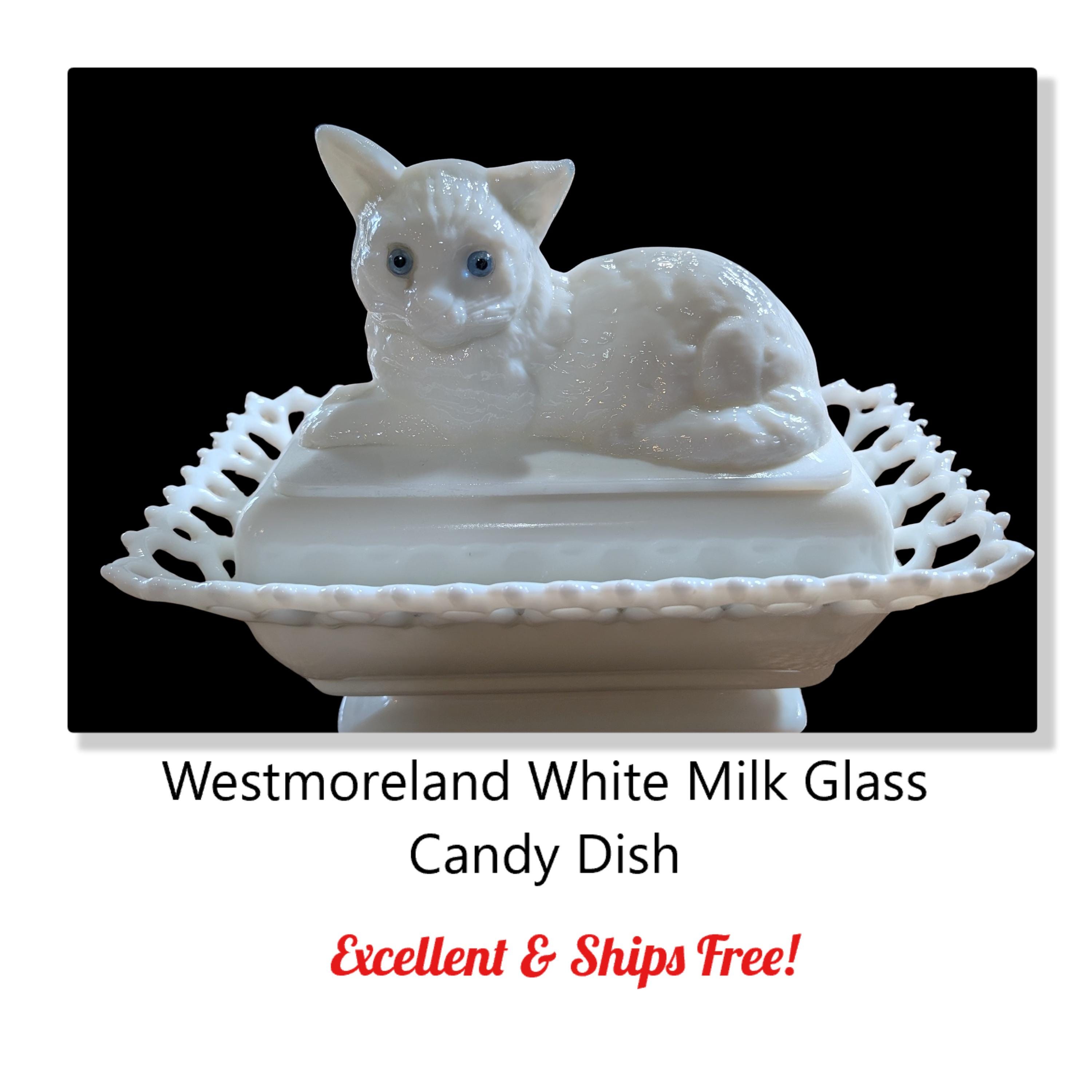 Beautiful * Vintage westmoreland White Milk Glass cat W. Glass