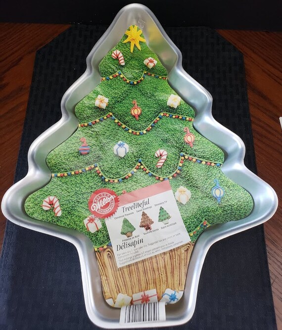 Wilton, Kitchen, Green Christmas Tree Cake Pan Wilton Great Condition  Takes A 2layer Mix