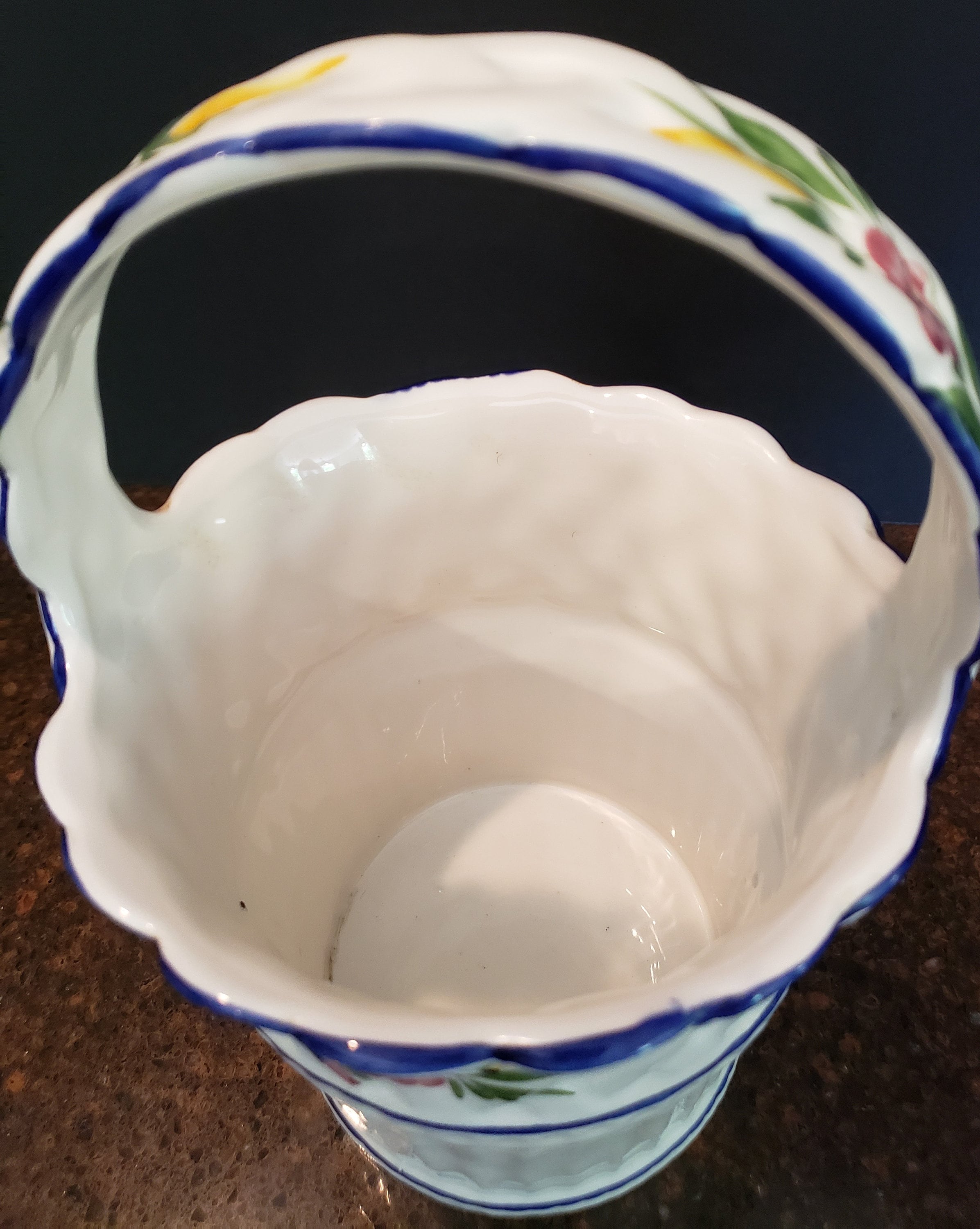 手描き陶器製取っ手付きかご ポルトガル製 RCCL 陶芸作品 サイン入り
