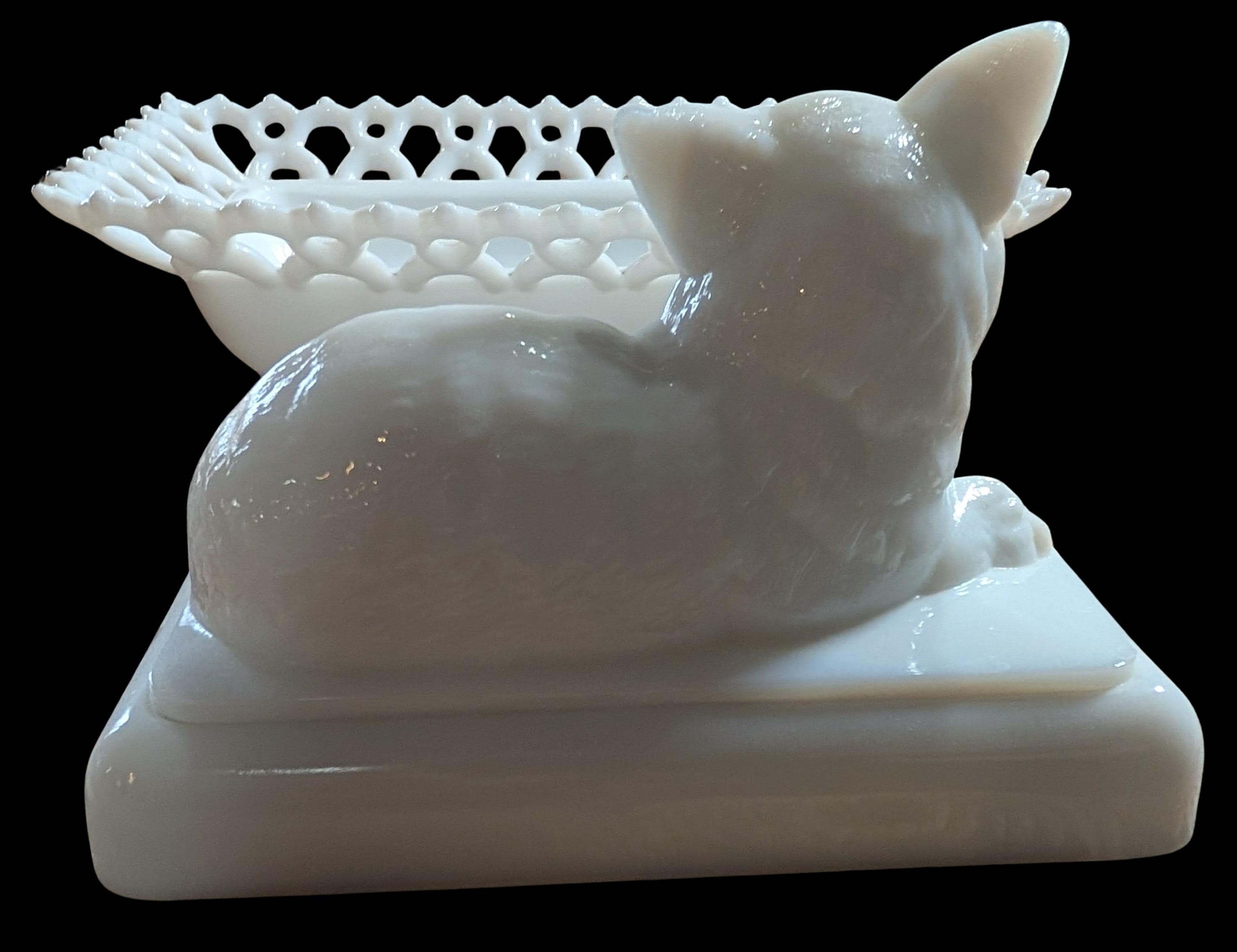 Beautiful * Vintage westmoreland White Milk Glass cat W. Glass 