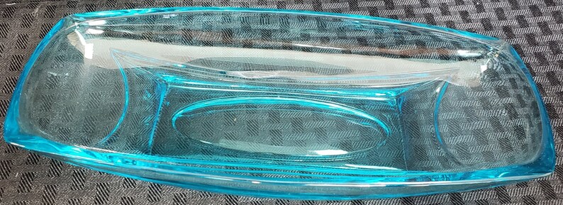 Beautiful Rectangular Bowl Capri Colonial by Hazel-Atlas