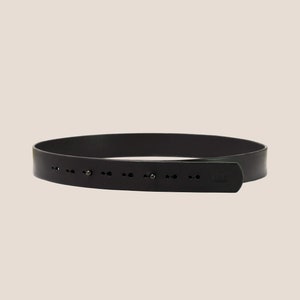 MINIMALIST BLACK BELT without buckle in vegetable tanned leather