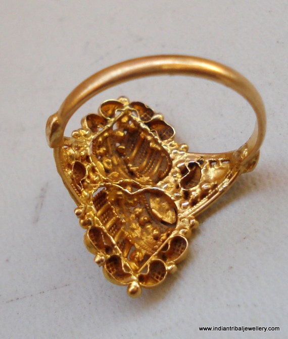 Beautiful 10K Gold Antique Floral Designed Ring