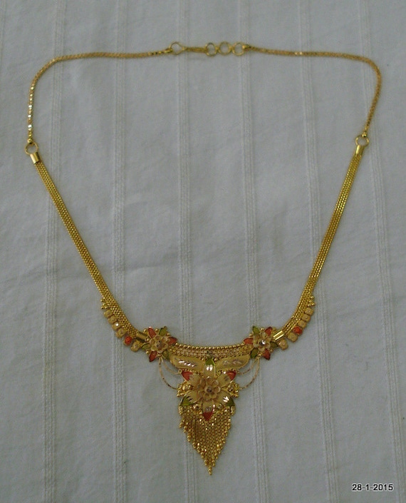 Exquisite Eye-Catching Studded 22KT Gold Necklace