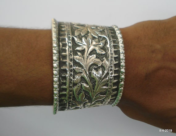 Bracelet Large Ethnique En Métal Argenté Ancien - Largeur 2,8 Cm, Occasion