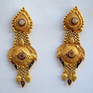 Perlee Necklace - 2 For Sale on 1stDibs  van cleef perlee necklace, perlee  clover necklace, perlee clover pendant