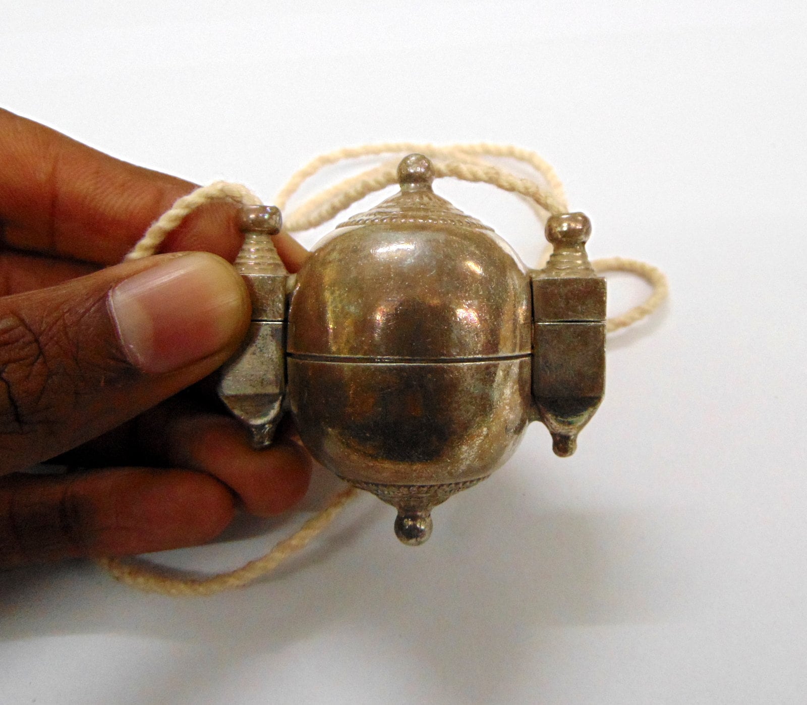Pendentif Ancien 'Boîte à Lingam' En Argent Massif - Artisanat D'Inde - Occasion