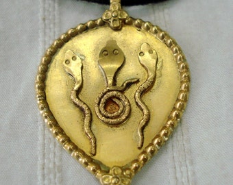 21kt gold pendant necklace hindu amulet naga snake vintage antique old