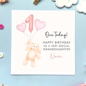 Carte personnalisée pour le 1er anniversaire d'un lapin | pour fille, fille, petite-fille, filleule, soeur, nièce, bébé, rose, mignon, spécial | Tout d'abord, un
