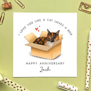 パーソナライズされた箱入り三毛猫の記念日カード | 夫、妻、パートナー、婚約者、ボーイフレンド、ガールフレンド向け | 彼、彼女の1周年
