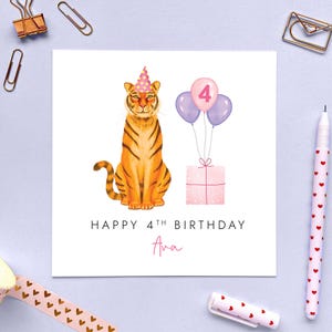 Carte d'anniversaire personnalisée pour fille, fille, petite-fille, nièce, cousine, enfant, quatrième nom personnalisé, animal rose de la jungle Safari