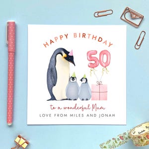 Personalisierte Pinguin zwei Kinder 50. Geburtstagskarte für Mama | Mama, Mama, Mummy, Mommy, Mam, Oma, Oma | 30er 40er 60er 70er Jedes Alter