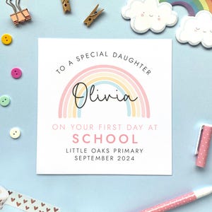 Personalisierte Erster Schultagskarte für Tochter, Urenkelin, kleines Mädchen, Nichte, Schwester, Grundschule, Kindergarten, 1st, Regenbogen, rosa