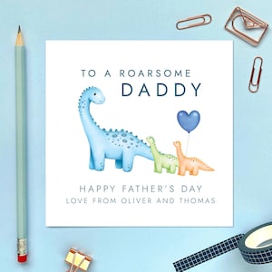 Dinosaurier Vatertagskarte für Daddy, Dada, Dad, Opa, Opa, Pops, personalisierte Namen, von zwei Kindern, 2 Kindern, Kind, Baby, Zwillingen