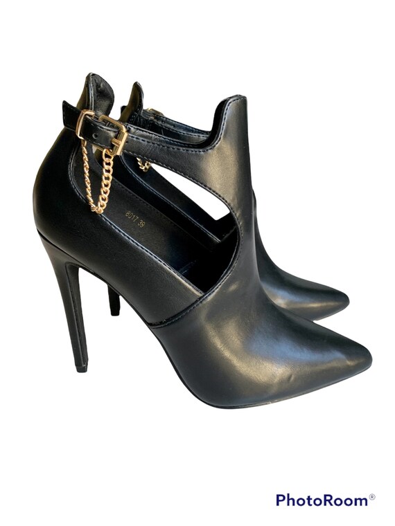 Black Ankle Boots With Cut Out and Gold