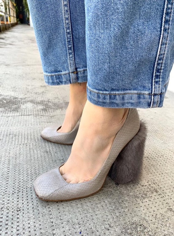 grey pumps canada