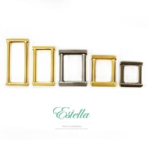 Pode incluir: Cinco argolas em D de metal em tamanhos diferentes. As argolas são douradas, prateadas e pretas.