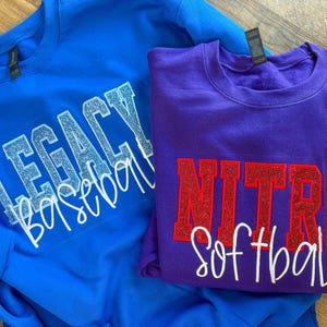 Felpa personalizzata con mascotte glitterata: taglie unisex School Spirit