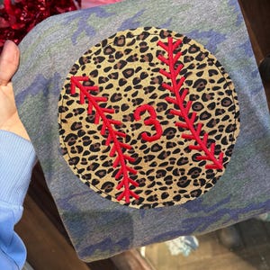 Camo, Army Uniseks T-shirt- cheetah honkbal/softbal- teamnummer