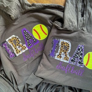 Camisetas con capucha Double Raggy School Spirit, con temática de béisbol o sóftbol, tela de guepardo incluida