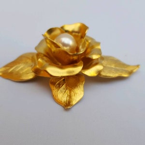 Vintage Rose Brooch, Rose Brooch Pin Faux Pearl Gold tone, Vintage Jewelry, Vintage Huge Rose Flower Brooch