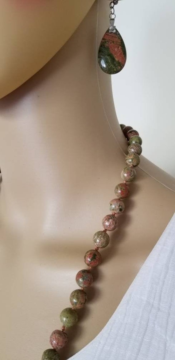Natural Gemstone Necklace and earrings. Semi-preci