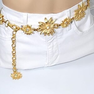 Vintage 80s Gold Tone Statement Chain Link Belt, Sunflower  display picture 2