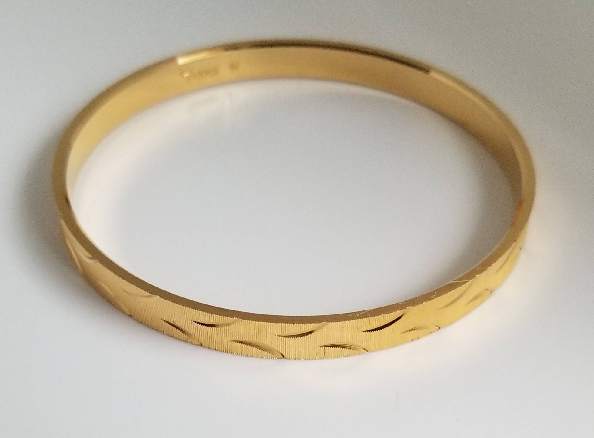 Authentic Trifari Crown Gold Tone Textured Cuff Bracelet. - Etsy
