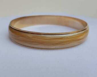 Authentische Avon signiert Pfirsich Creme Wirbel Emaille Armband Armreif Gold Ton, Vintage Pearlized Gold Ton