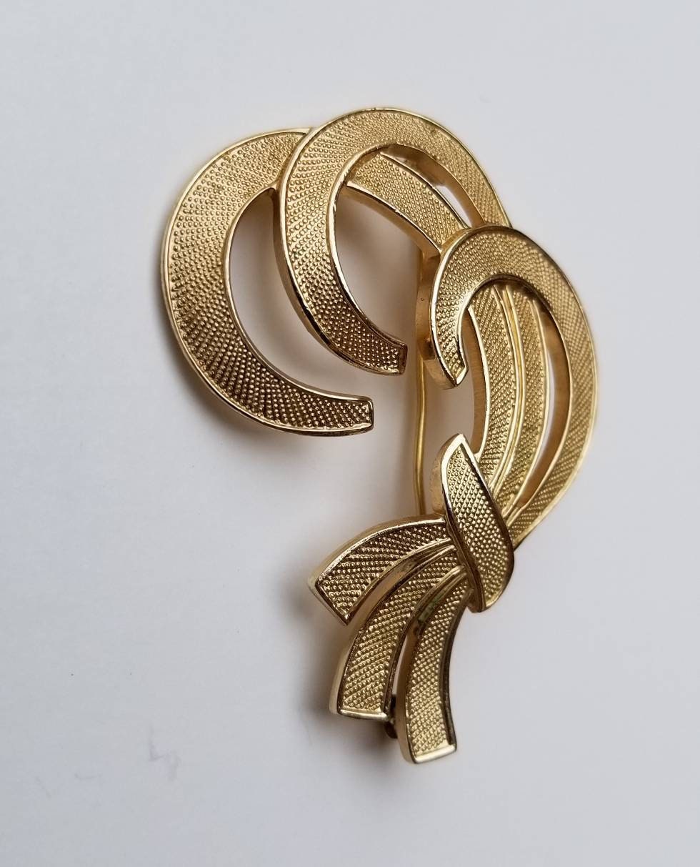 Vintage Monet Gold Tone Textured Brooch, Vintage Elegant Gold Tone Pin ...