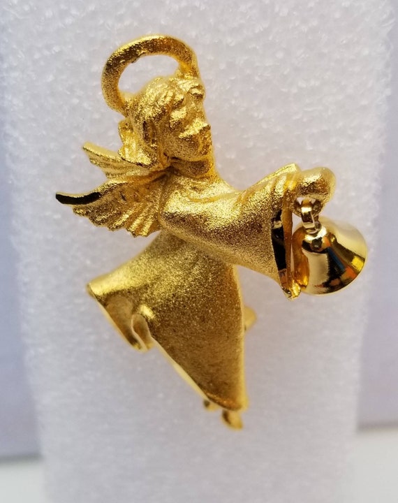 Angel brooch pin deals