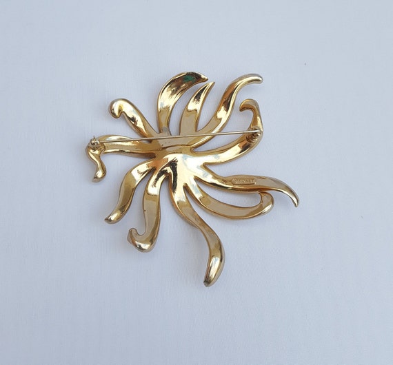 Vintage Monet Gold Tone Flower Brooch, Floral Gol… - image 3