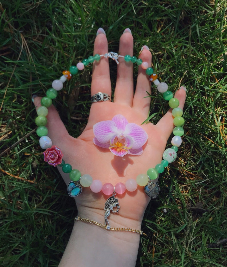 The equinox choker