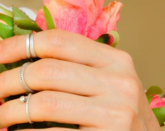 Thin Joint Knuckle Ring, midi finger Silver, Simple Small Old Oxidized Mini Petite Adjustable