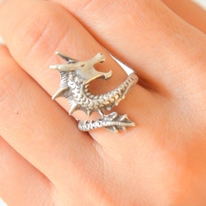 Dragon Wrap Silver Ring, Gift to Boyfriend, Lizard Animal Snake Jewelry Reptile myth Ring, Game of throne, Fashion Historical Antique Ring