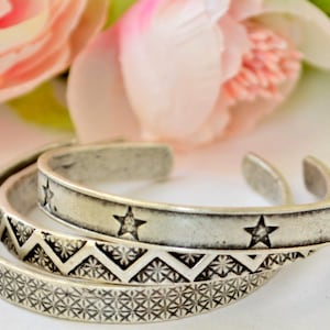 Bar dots bubble engraves Cuff Bangle, Gypsy Stackable wristlet, band circle hammered bracelet round