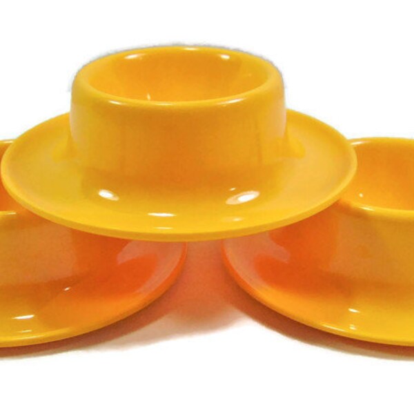 Coppette d'uovo Yolk Yellow Round In plastica, Set di 3, Tazze di uova volanti, Tazze di uova impilamento, Vintage 1970