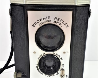Brownie Reflex Synchro Model Camera, Canadian Kodak Co, 127 Film, Vintage 1940s