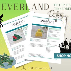 Może przedstawiać: Dwa arkusze wzorów szydełkowych zatytułowane "Peter Pan" i "Tinkerbell" z tekstem "Neverland Patterns". Wzór Piotrusia Pana pokazuje zielony kapelusz z czerwoną piórem. Wzór Dzwoneczka pokazuje żółty kapelusz. Sylwetka statku pirackiego znajduje się w rogu.