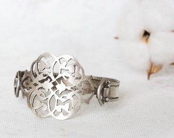 Sterling Silver filigree clasped bangle bracelet