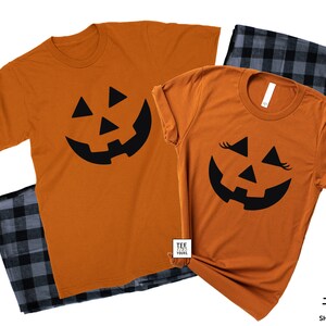 彼と彼女のカボチャの顔のジャック・オー・ランタンのカップルのハロウィンシャツ、ハロウィンのカップルのコスチューム、ハロウィンのカップルの衣装、秋のカップルのシャツ