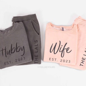 Wifey & Hubby couple matching sweatsuits. Wedding reception custom outfit. Sweatshirt and Sweatpants. Sweatshirt and Joggers for newlyweds