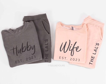 Wifey & Hubby couple matching sweatsuits. Wedding reception custom outfit. Sweatshirt and Sweatpants. Sweatshirt and Joggers for newlyweds