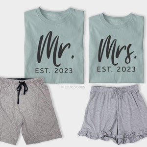 Mr. & Mrs. Couple Matching Pajamas. Valentine&#39;s Day gift for Him. Husband Wife Honeymoon Outfit. Wedding Anniversary Custom Gift | Gr.Ruffle