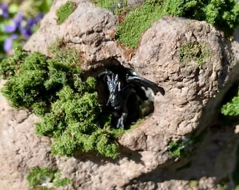 Duża diorama jaskini smoka: fantastyczna kryształowa jaskinia, wystrój hobbitcore