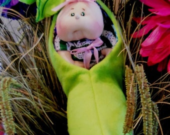 Dinky Baby Pattern 159 - Sweet Pea - 8 inch baby in a 14 inch pea pod - PDF Pattern - Instant Download