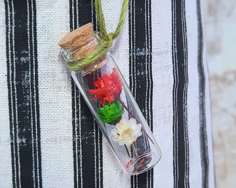 CHRISTMAS FLOWER NECKLACE, adjustable, dried flower bottle necklace, dried moss, dried flowers in bottles, adjustable cord, reindeer moss